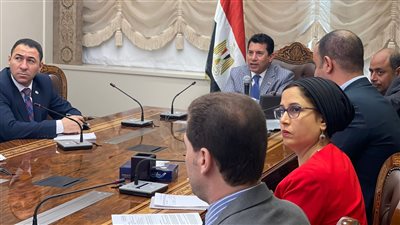 وزير الرياضة يلتقي رئيس اتحاد الاقانيوس للرياضات الجامعية