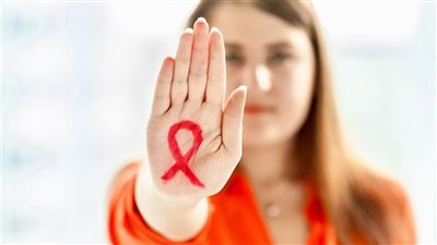 تقنية خطيرة وراء تعافي مريض من الإيدز بعد ١٠ سنوات.. أطباء يوضحون