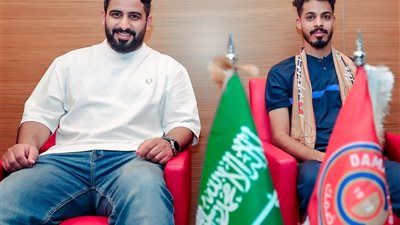 ضمك يتعاقد مع خالد بن مشعط.. رسميًا