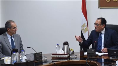 مدبولي يتابع موقف تشغيل نظم المعلومات والاتصالات بالمقرات الحكومية بالعاصمة الإدارية الجديدة