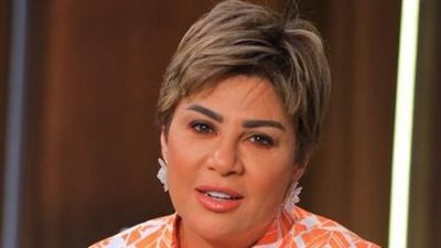 مفيدة شيحة تنتعش بزهور الربيع