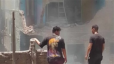 للبحث عن مفقودين.. إخلاء المنازل المجاورة لعقار الخليفة المنهار   