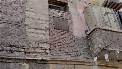 صادر له قرارات إزالة لدورين .. تفاصيل انهيار جزئى لعقار بحى الخليفة 