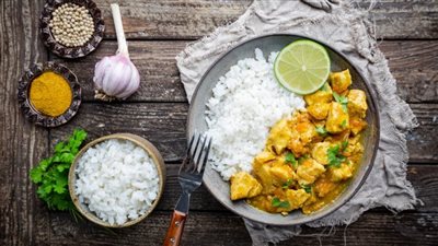 طريقة عمل دجاج بالكاري.. سهلة التحضير