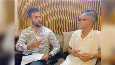 الوفد تحاور مخترع سيارة تعمل بالماء والملح دون وقود 