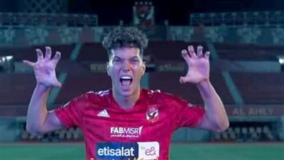 إمام عاشور ..  جماهير الأهلى تغني: 