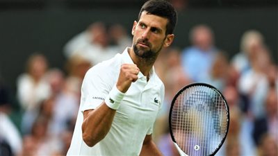 تغريم دجوكوفيتش 8 آلاف دولار بسبب مضرب ويمبلدون