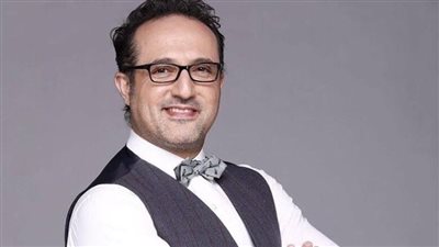 شريف مدكور يفزع متابعيه بعثوره على طائر غريب في حديقته