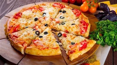 3 أسرار للحصول على عجينة بيتزا هشة