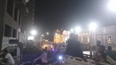 قاعة أفراح بنجع حمادي.. تخلق أزمة مرورية 