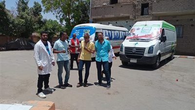 وكيل صحة قنا يتفقد القافلة الطبية بالمعنا