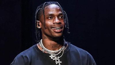 ترافيس سكوت يتجاهل جدل المصريين ويطلق أغنية راقصة مع حسناوات على يخت.. شاهد