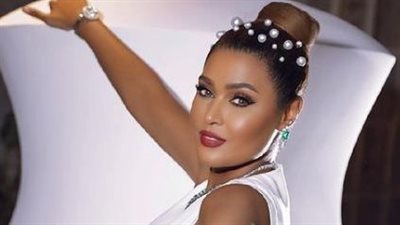 وعد بكر تبرز قوامها بفستان لافت