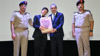 محافظ الغربية ومدير التجنيد يشهدان تسليم الإعفاءات لذوي الهمم 
