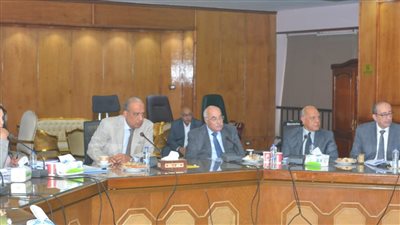 قطاع الأعمال: 