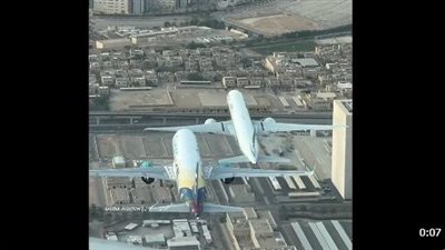 اقتراب مميت يحبس الأنفاس بين طائرتين في سماء الرياض .. فيديو