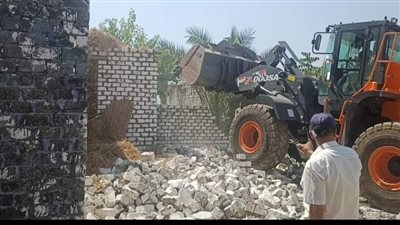 إزالة 8 مخالفات بناء على الأراضي الزراعية بالمحلة 