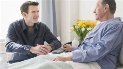 ثواب عيادة المريض وحكم الدعاء له