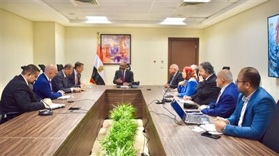 نائب وزير الإسكان يلتقى تحالفاً عالمياً متخصصاً في تنفيذ وتمويل مشروعات مياه الشرب 