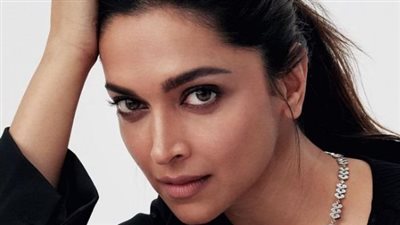 الزمرد الأخضر يزين إطلالة ديبيكا بادكون (صور)