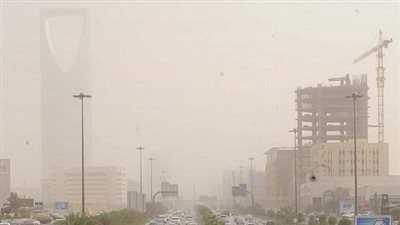 موجة غبار ضخمة تغطي سماء السعودية.. فيديو