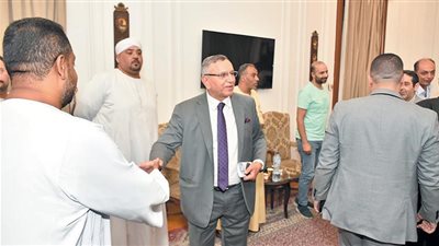 عبدالسند يمامة يطالب بحل مشكلة أهالى مثلث عزبة المطار بإمبابة