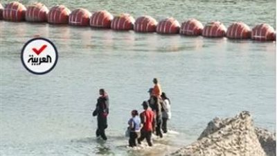 عوامات وأسلاك شائكة لمنع المهاجرين من الوصول لأمريكا 