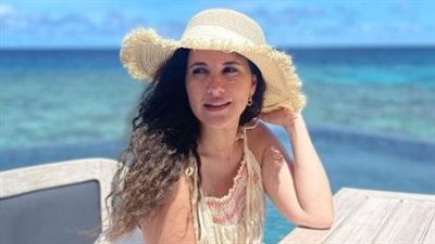 شيري عادل بفستان شفاف وراندا البحيري تعلق