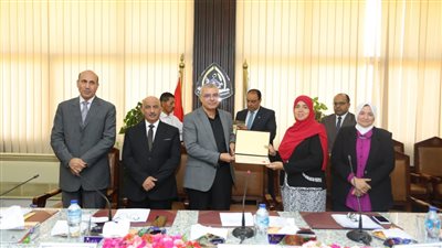 مجلس جامعة الزقازيق يكرم علمائها الحاصلين على جوائز الدولة 