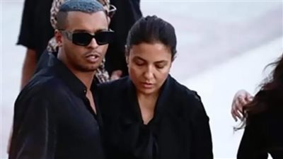 مشاهير الفن والإعلام في عزاء والد مي كساب .. صور