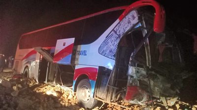 إصابة 7 أشخاص في حادث تصادم اتوبيس بـ