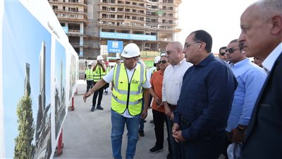 مدبولى يتفقد الممشى السياحي خلف الأبراج السكنية ومشروع الداون تاون  