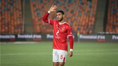 رامي ربيعة يتوج بجازة أفضل لاعب بلقاء الأهلي والمصري