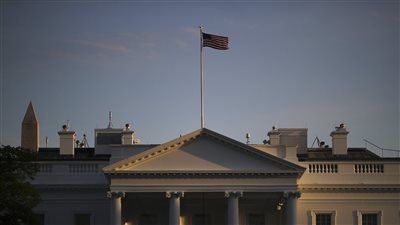 البيت الأبيض يُعلق على قرار تدريب الطيارين الأوكرانيين