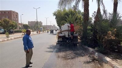 حملة مكبرة لإزالة مخلفات الشوارع في دشنا بقنا