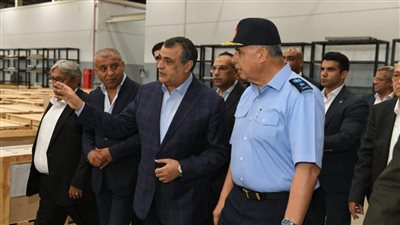 وزير الإنتاج الحربي وقائد 