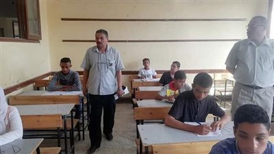 مدير تعليم ابوتشت يتابع امتحانات الدور الثاني للشهادة الإعدادية 