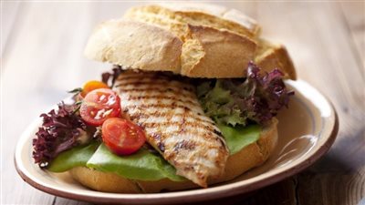 صحي ولذيذ| طريقة عمل ساندويش الدجاج المشوي