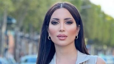 نسرين طافش بدون بنطال برفقة كلبها