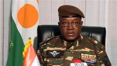 لحظة تعيين الجنرال عبدالرحمن تشياني رئيسًا للمجلس الانتقالي في النيجر (شاهد)