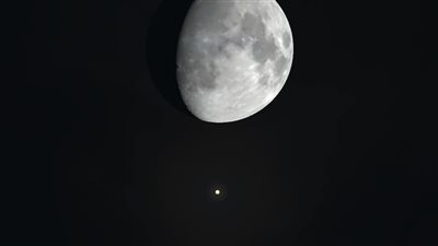 القمر يقترن بنجم قلب العقرب الليلة