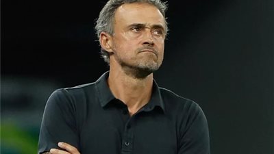 إنريكي يطالب بضم موهبة برشلونة إلي باريس سان جيرمان