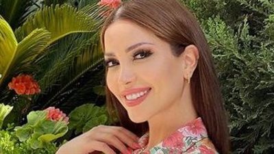 نسرين طافش تبرز سحر قوامها بـ فستان مثير رداً على انتقادات طليقها 