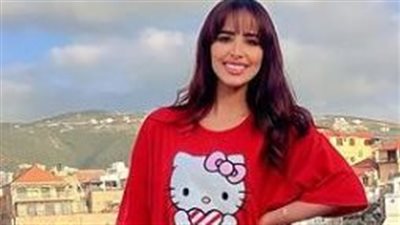 رنا سماحة بالليموني المثير على شاطئ البحر 