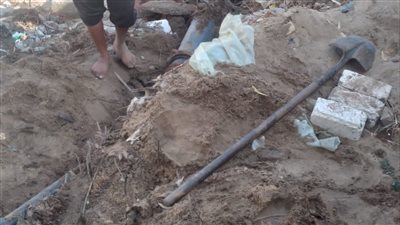 تركيب ماسورة مياه في خط المياه العكرة بالإسماعيلية