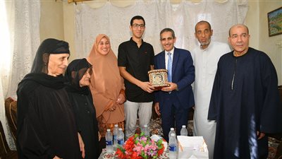 محافظ الغربية يزور أوائل الثانوية الأزهرية لتهنئتهم 