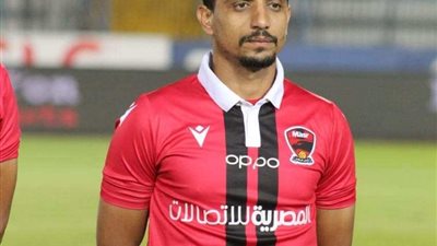 شبين يضم نجم وسط أبو قير والسويس رسميًا 