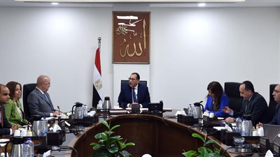 رئيس الوزراء يتابع إجراءات توفير الدعم المطلوب لمشروعات 