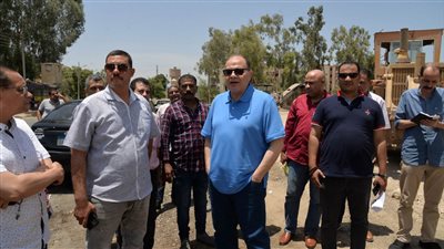 محافظ أسيوط يتفقد أعمال رصف الطريق الزراعي 