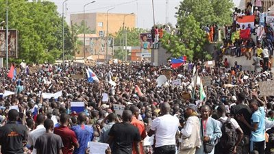 قائد انقلاب النيجر: مظاهرات اليوم شاهد على تكميم النظام السابق للأفواه
